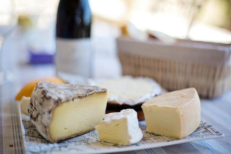 gourmet tour cheese normandy